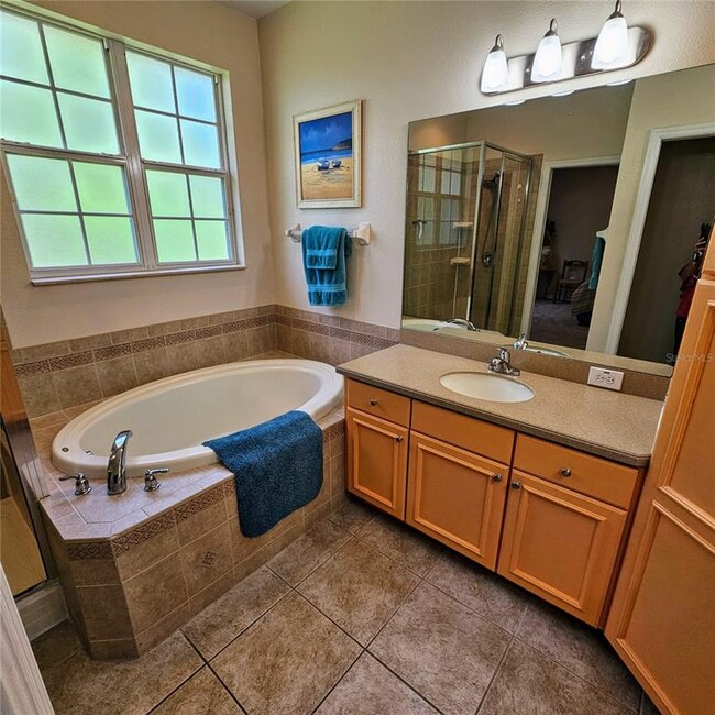 Building Photo - 8110 Villa Grande Ct
