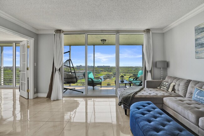 Building Photo - 3520 Oaks Way