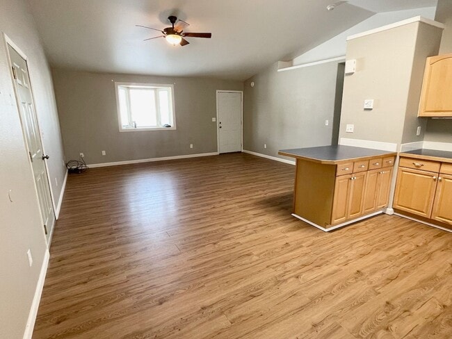 Building Photo - 2bd, 2 Bath Home for Rent in North Pole - FUEL INCLUDED!