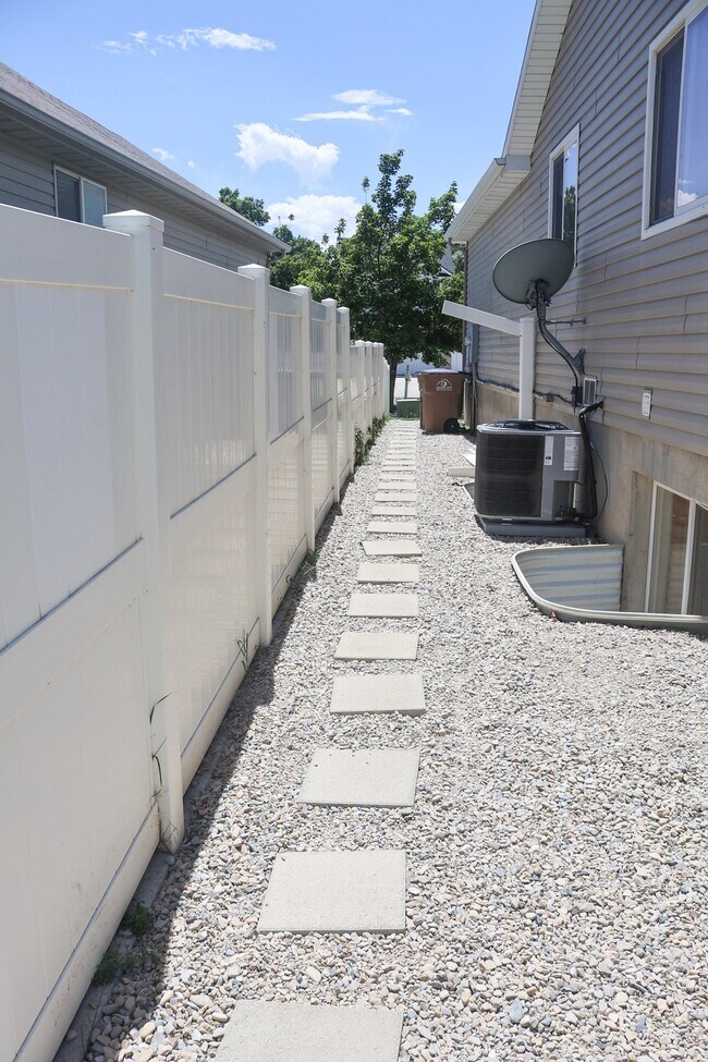 Building Photo - 356 Clintwood Dr