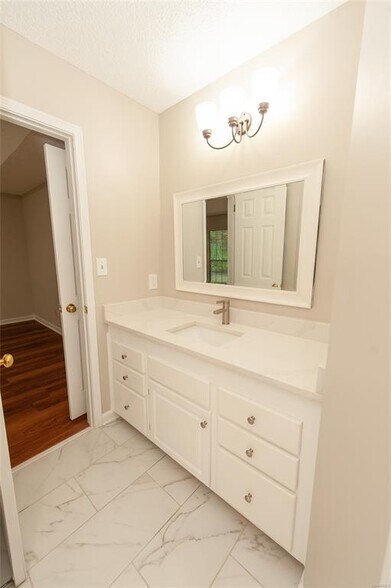 Building Photo - 6517 Gloucester Mews