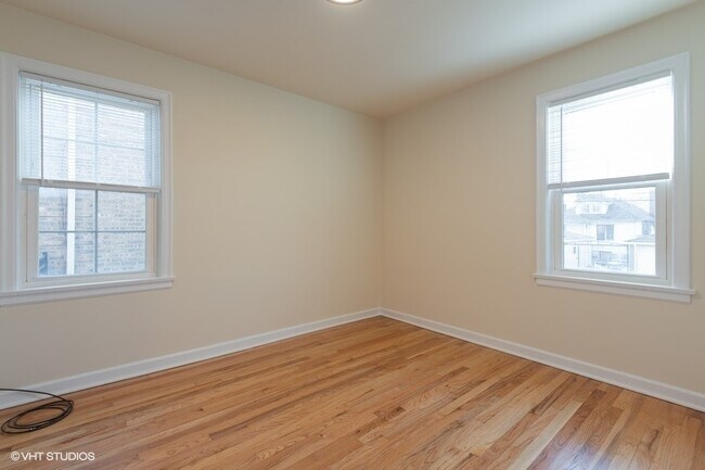 Building Photo - 4260 W Nelson St