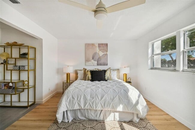 Building Photo - 1949 Dolphin Blvd S