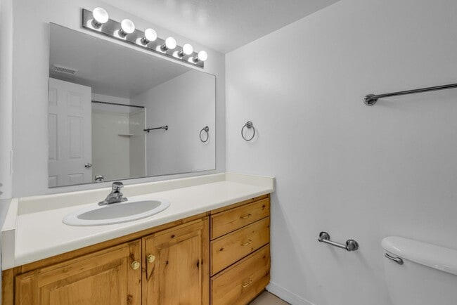 Building Photo - Main Street Kamas Condo