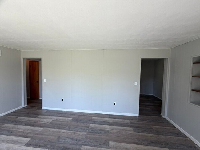 Building Photo - House for Rent in Bartonville 3 BR / 1 BA