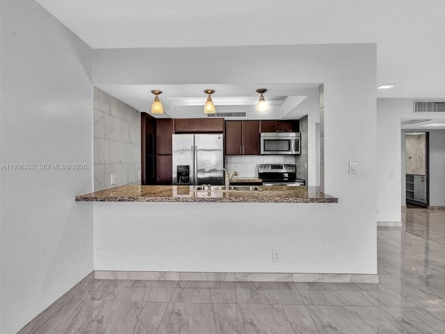 Building Photo - 20301 W Country Club Dr