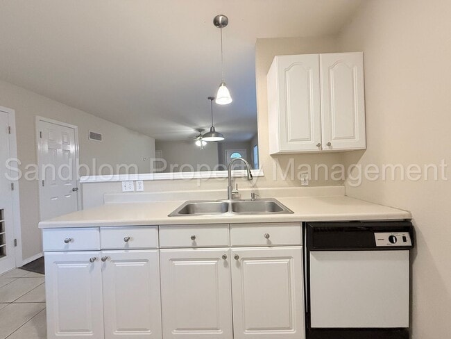Building Photo - 4031 Rawson Rd