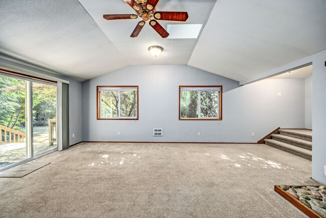 Building Photo - 4+ Bedroom Home - Surrounded by Nature, ne...