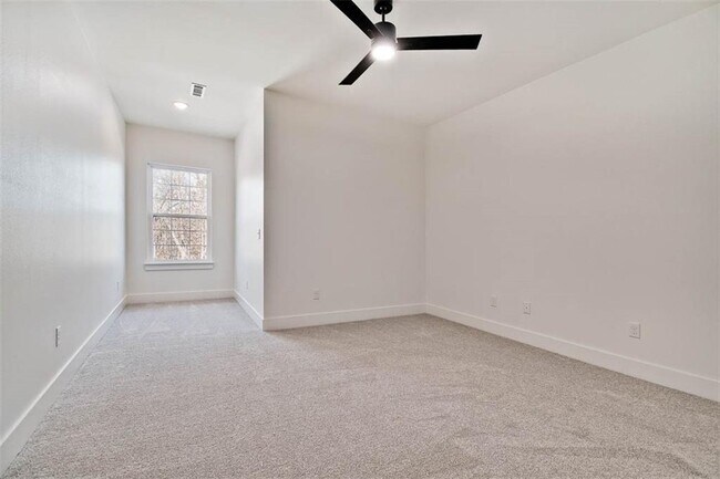 Building Photo - 20 S Kirby Dr