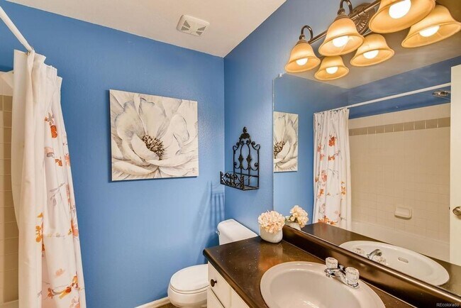 Building Photo - GREAT LOCATION! New LVP and Carpet - WON'T LAST LONG!