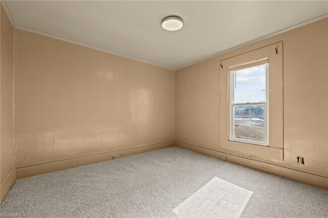Building Photo - "Charming 3-Bedroom Home in the Heart of Winston-Salem-Pets Welcome Housing Vouchers Accepted!