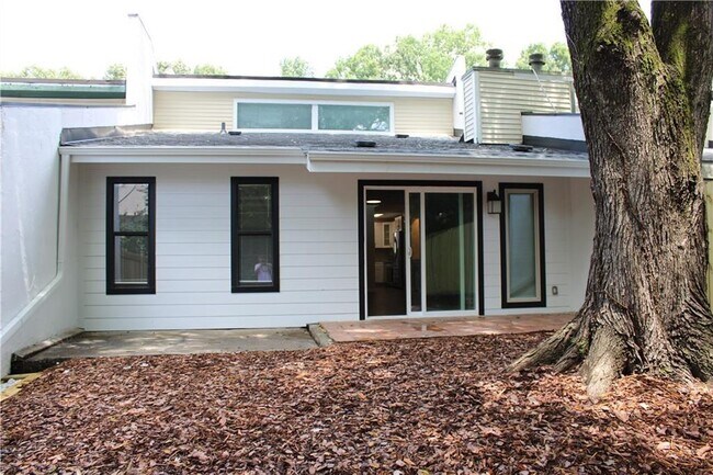 Building Photo - 211 Goshen Ln