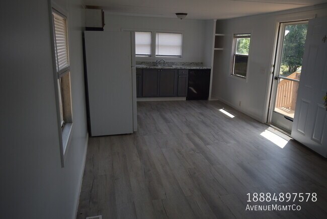 Building Photo - 715 23rd St NW