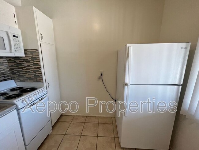 Building Photo - 13336 Ave Hermosa