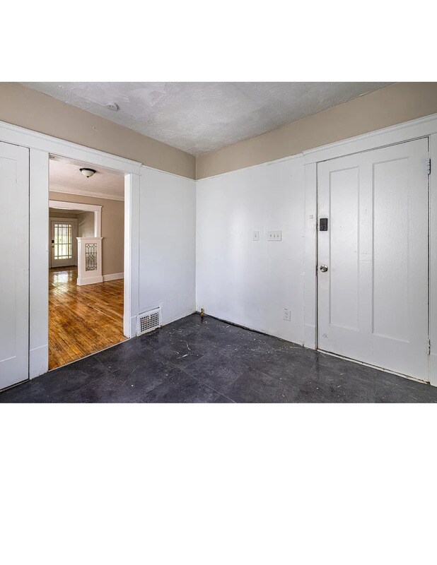 Building Photo - 12401 Parkhill Ave