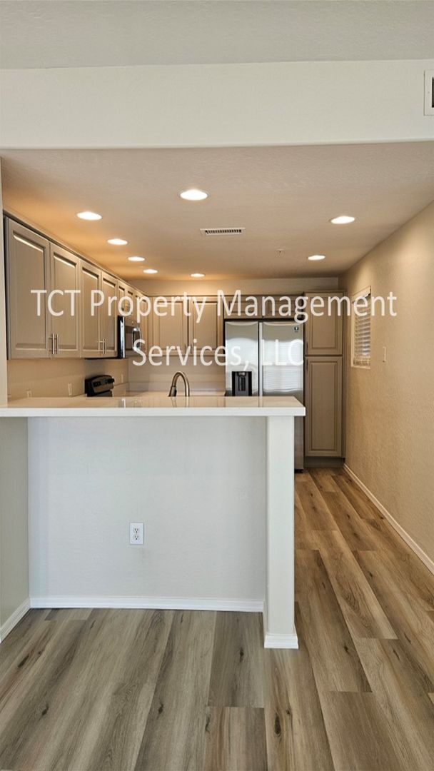 Building Photo - Newly Updated 2 Bedroom + den in Villages at Grayhawk!