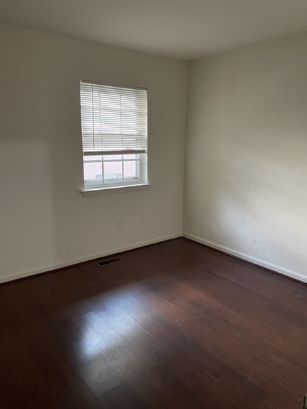 Building Photo - 8200 Walutes Cir