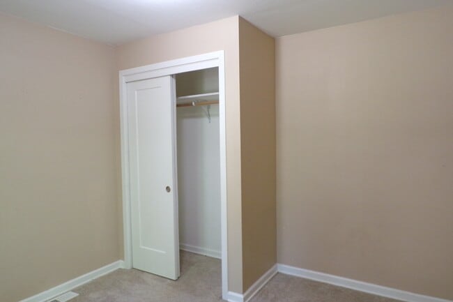 Building Photo - 1420 Dollar St