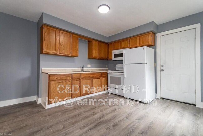 Building Photo - 3724 W 41st St