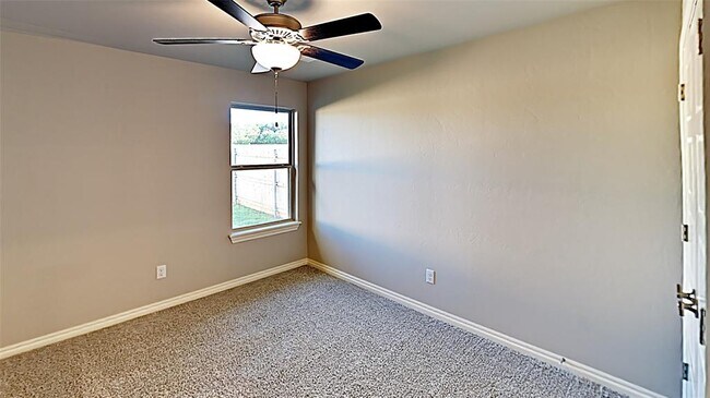 Building Photo - 2409 Ryder Dr