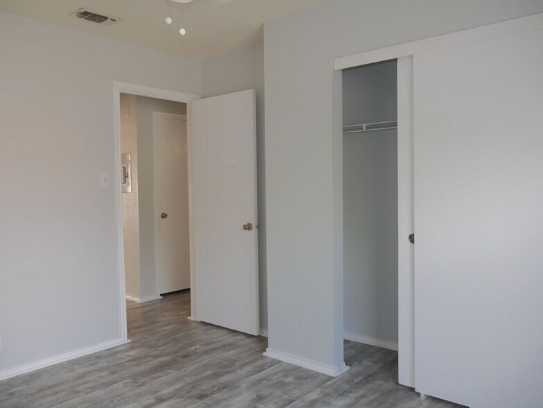 Building Photo - 4949 Hamilton Wolfe Rd