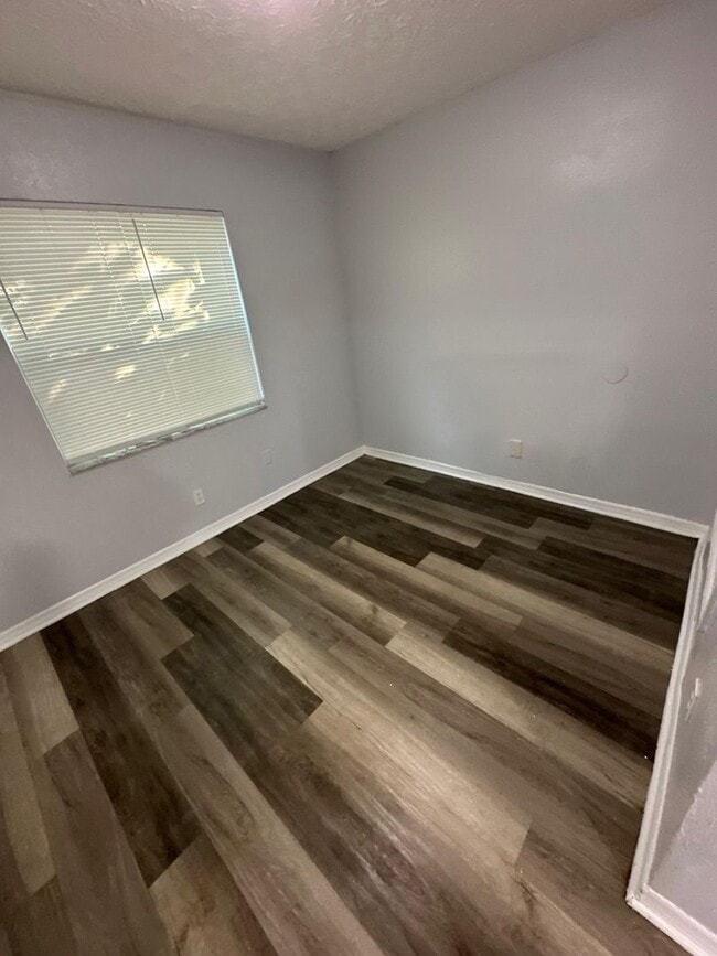 Building Photo - Fully Renovated 3/1.5 -Single Family! Avai...