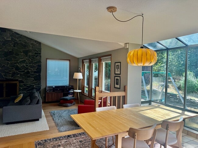 Building Photo - Cul-De-Sac Home