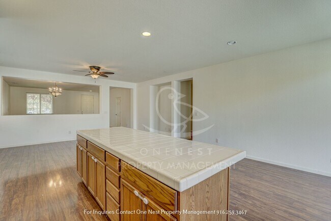 Building Photo - 3 bedroom, 2 bathroom Charming Plumas Lake...