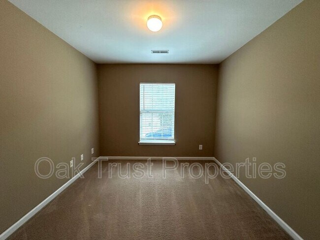 Building Photo - 5150 Trump St