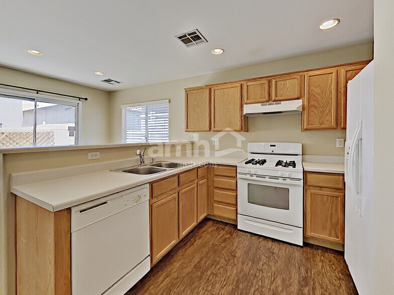 Building Photo - 986 Cantabria Heights Ave