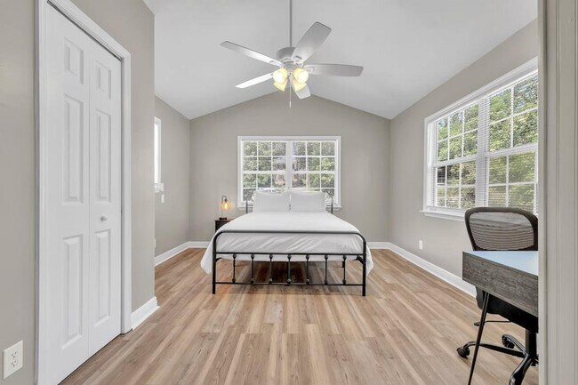 Building Photo - 908 Buena Vista Dr