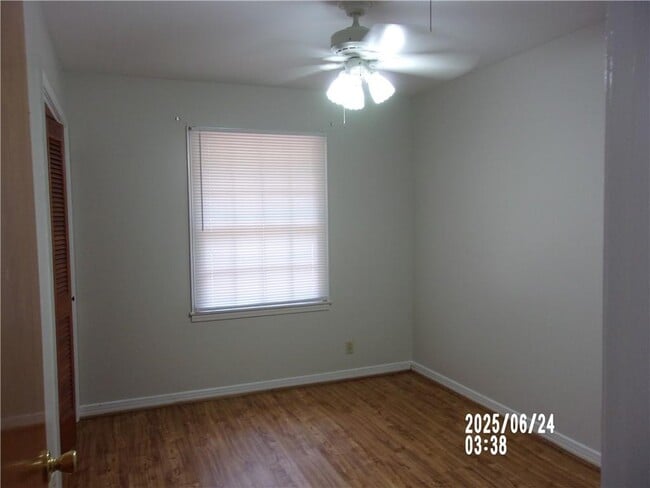 Building Photo - 408 N University Blvd