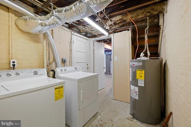 Building Photo - 249 11th St SE