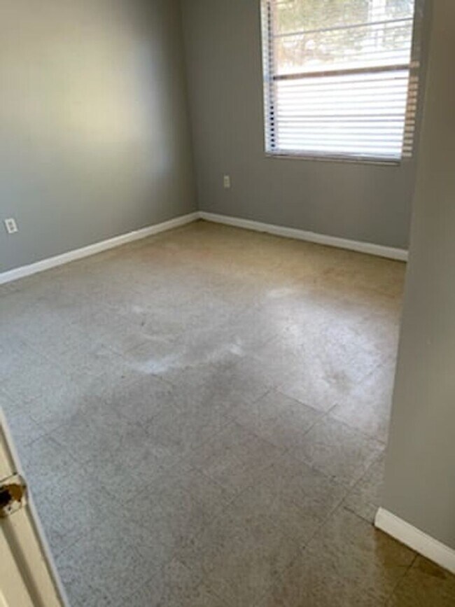 Building Photo - Single Family Home