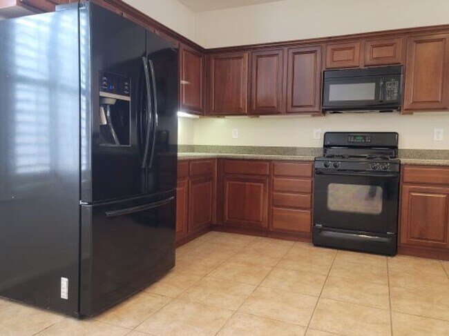Building Photo - Single story with lots of tile in living a...