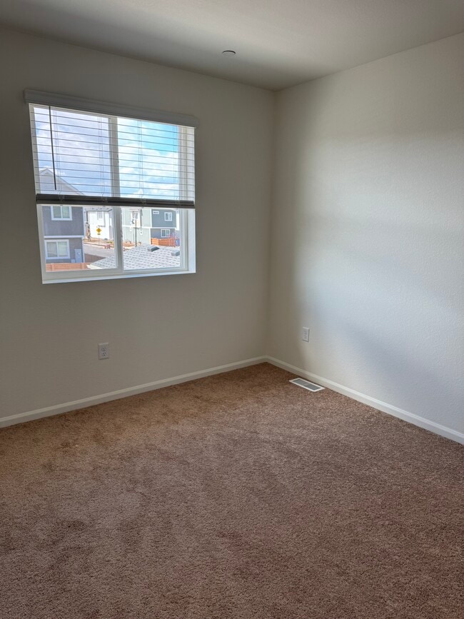 Building Photo - 10339 Vaughn Way