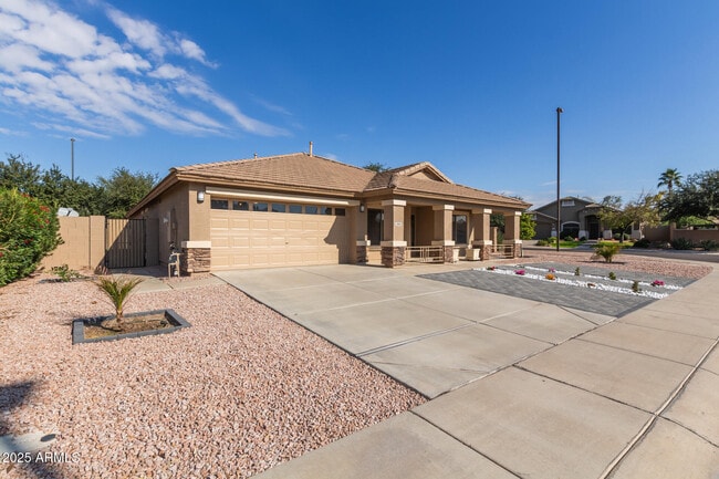 Building Photo - 3888 E Bancroft Ct