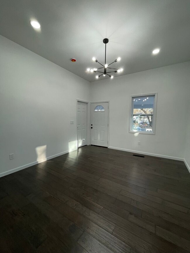 Building Photo - 409 State St