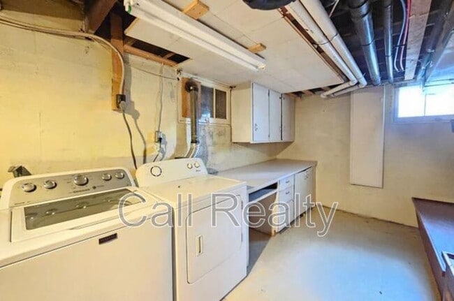 Building Photo - 1017 E Sharp Ave