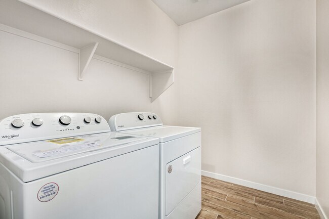 Building Photo - 4 Bedroom - Ready for you to Call It Home!!