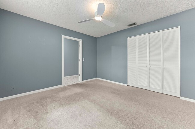 Building Photo - 8495 Lakepoint Ct