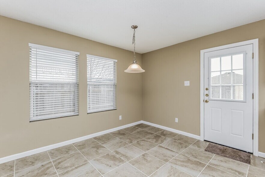 Building Photo - 3909 Fox Run Dr
