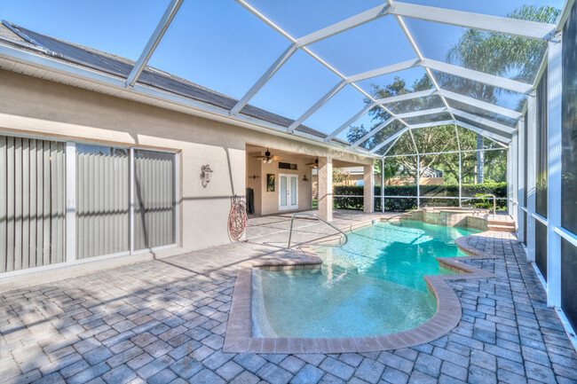 Building Photo - Stunning Pool Home in Town Park!