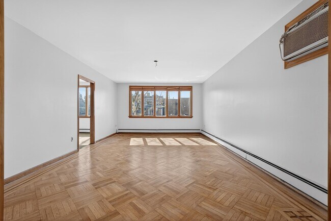 Building Photo - 55 W 5th St