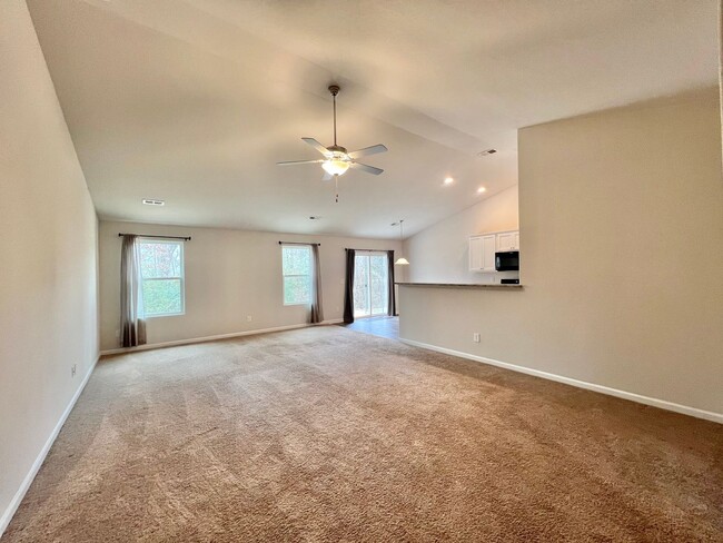 Building Photo - Charming 3BD, 2BA Zebulon Home in a Quiet HOA Community with Amenities