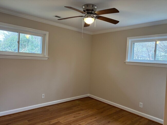 Building Photo - 4 bed, 2 bath brick home located in Asheboro