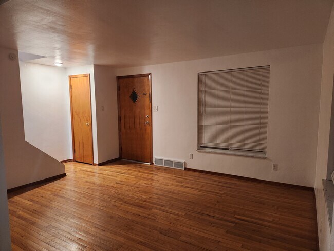 Building Photo - 432 3rd Ave