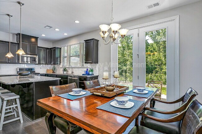 Building Photo - 9449 Glenburn Ln