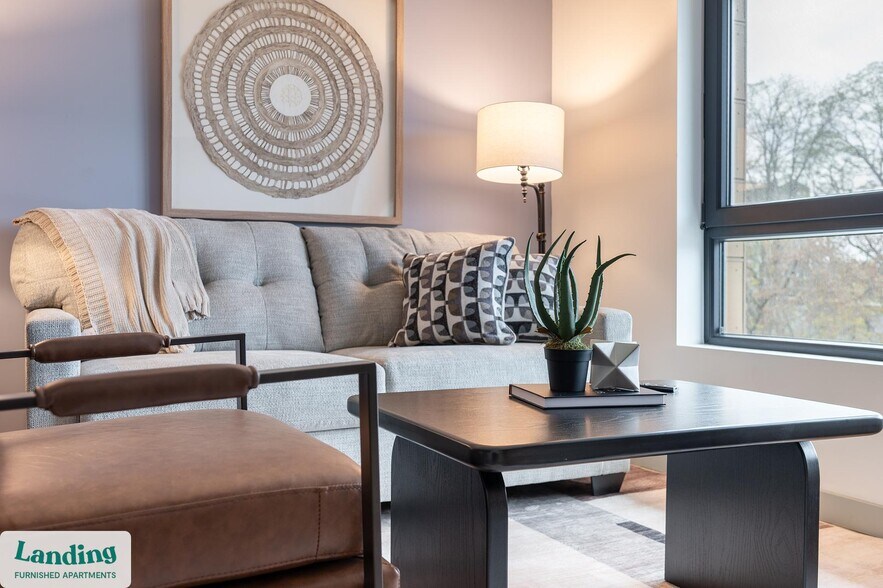 Primary Photo - 39 Railroad Ave