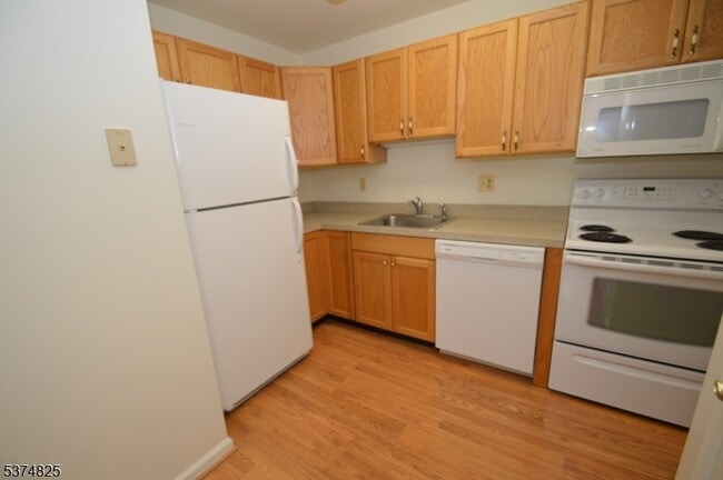 Building Photo - 21 Jenny Lind St